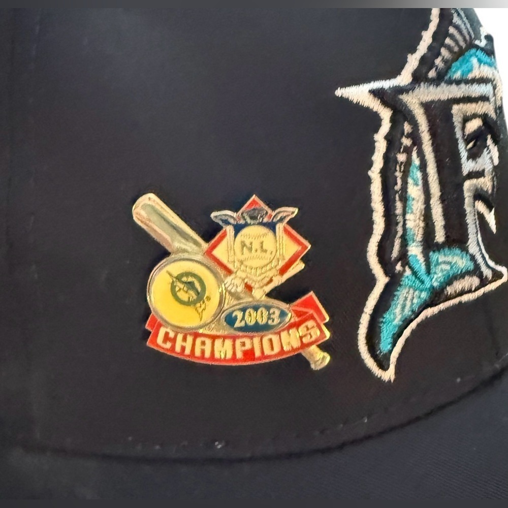 VINTAGE FLORIDA MARLINS MLB SNAPBACK HAY UNISEX w/ 2003 CHAMPIONS PIN - Picture 7 of 10